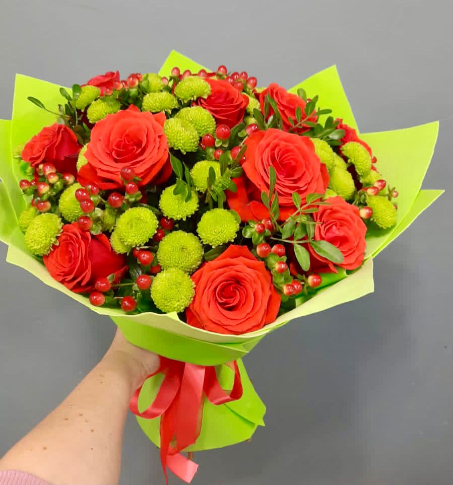 Букет цветов из: Хризантемы и Розы в Белая глина