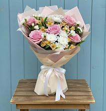 Букет цветов из:  Гвоздики, Орхидеи и Розы #REPLACE_PRED# Белая глина