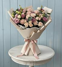 Букет цветов из:  Розы и Лизиантусы в Белая глина