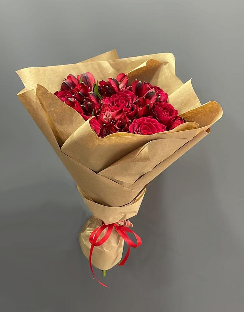 Букет цветов из: Альстромерии и Розы в Белая глина