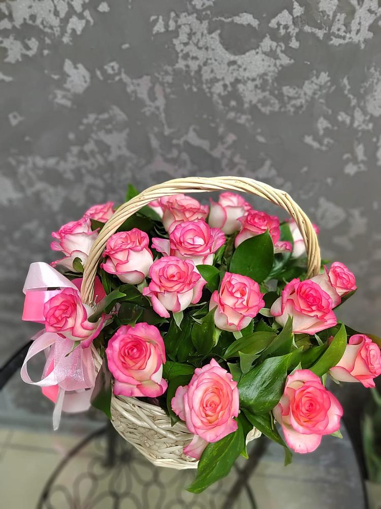Цветочная композиция из Розы в корзине в Белая глина