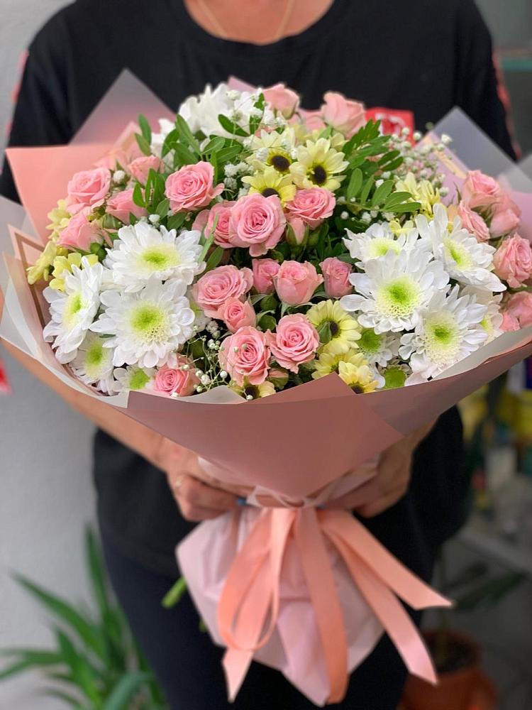 Букет цветов из: Розы и Хризантемы в Белая глина