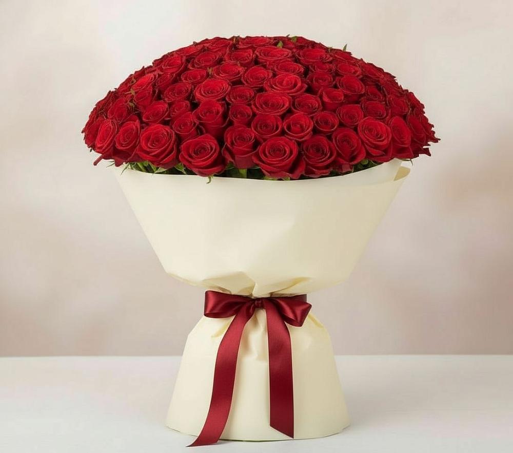 Букет 101 Красная роза Милано в Белая глина
