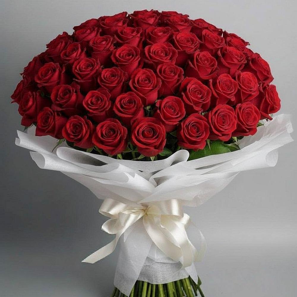 Букет 101 Красная роза Блэк Мэджик в Белая глина