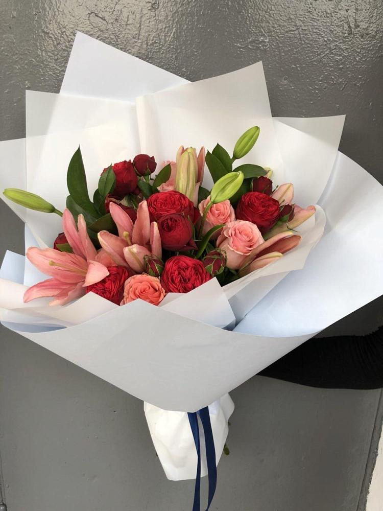 Букет цветов из: Лилии и Розы в Белая глина