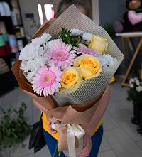 Букет цветов из:  Герберы, Розы и Хризантемы в Белая глина