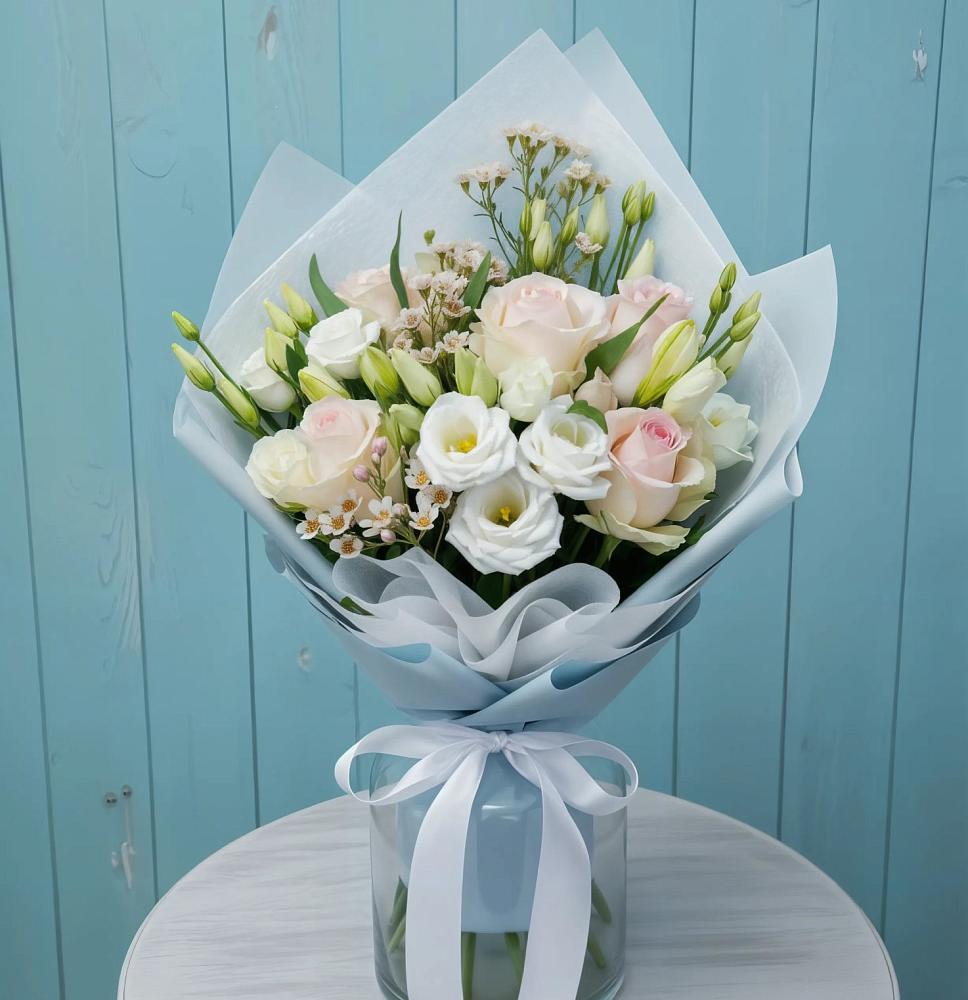 Букет цветов из: Розы и Лизиантусы в Белая глина