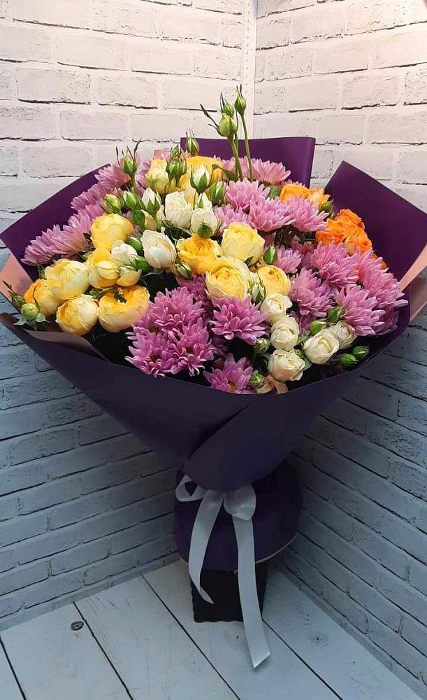 Букет цветов из: Хризантемы и Розы в Белая глина