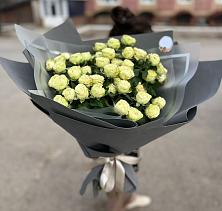 Букет Белые кустовые розы Солинеро в Белая глина