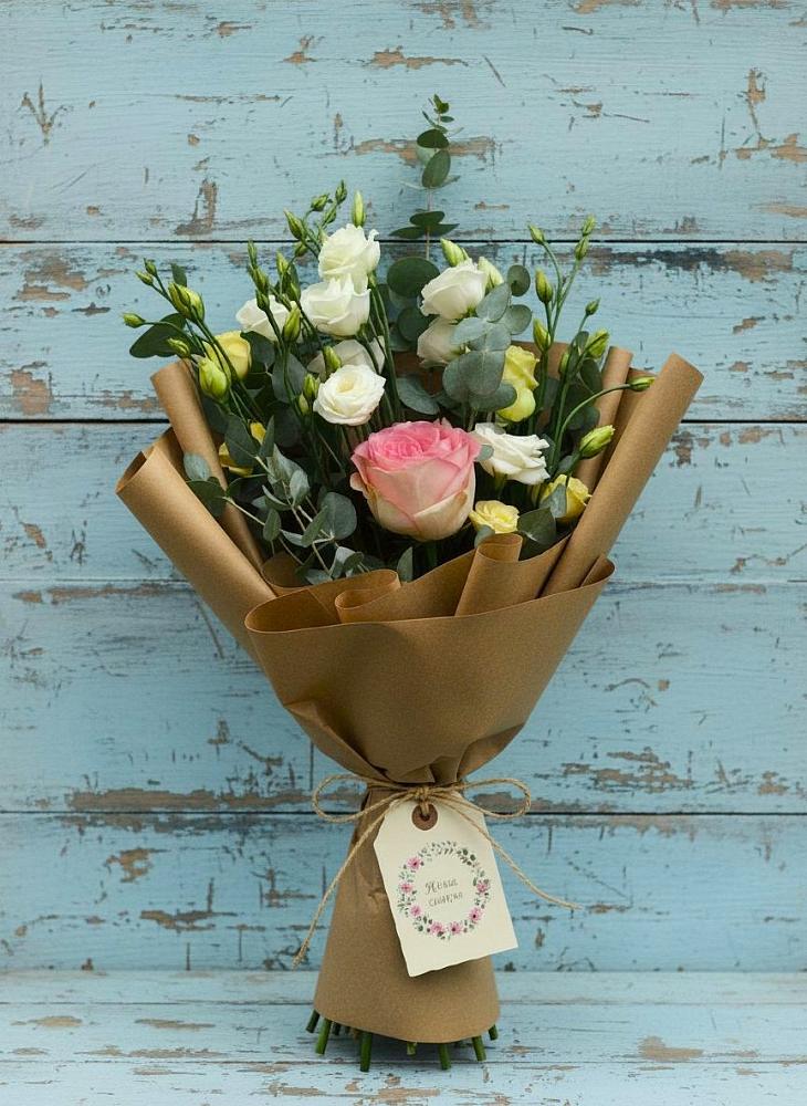 Букет цветов из: Розы и Лизиантусы в Белая глина