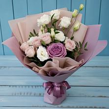 Букет цветов из:  Розы и Лизиантусы в Белая глина