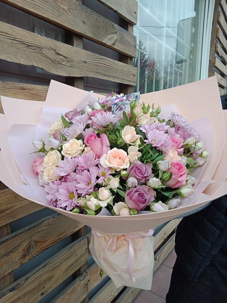 Букет цветов из: Розы и Хризантемы в Белая глина