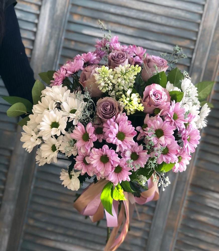 Букет цветов из: Хризантемы и Розы в Белая глина