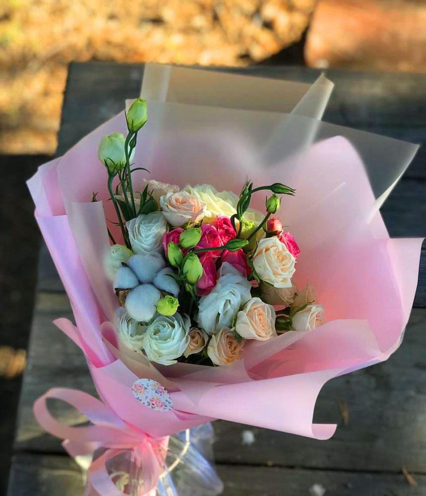 Букет цветов из: Розы и Лизиантусы в Белая глина