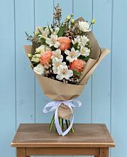 Букет цветов из:  Альстромерии, Лизиантусы, Розы и Хризантемы #REPLACE_PRED# Белая глина