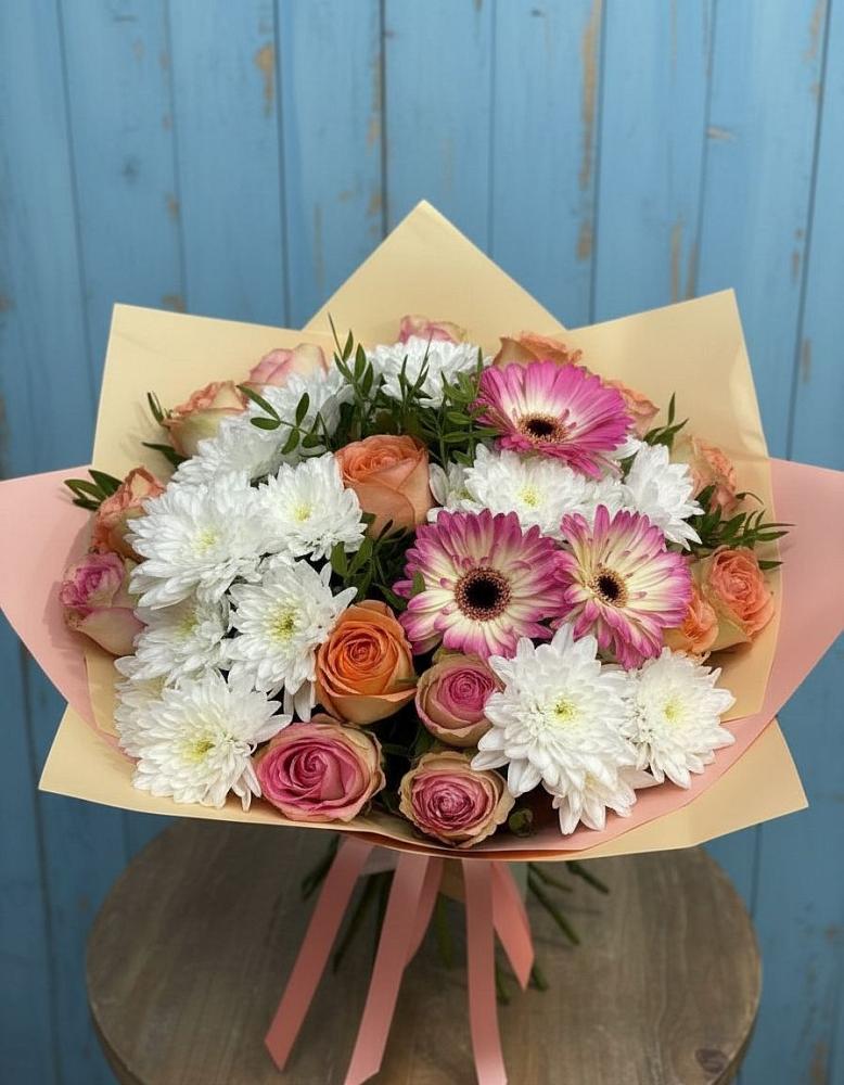 Букет цветов из: Розы, Герберы и Хризантемы в Белая глина