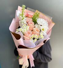 Букет цветов из:  Хризантемы и Розы в Белая глина