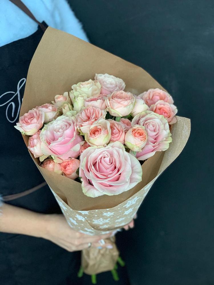 Букет цветов из: Хризантемы и Розы в Белая глина