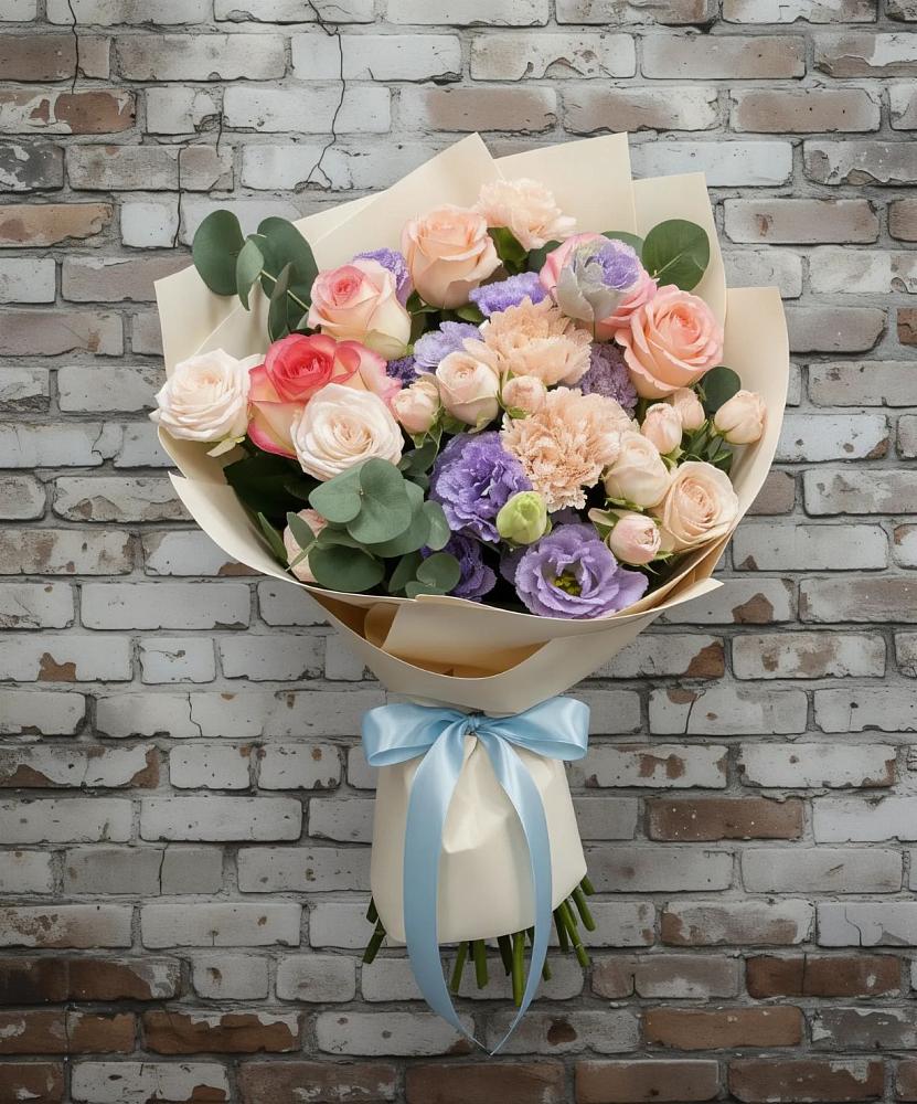 Букет цветов из: Розы, Лизиантусы и Гвоздики в Белая глина