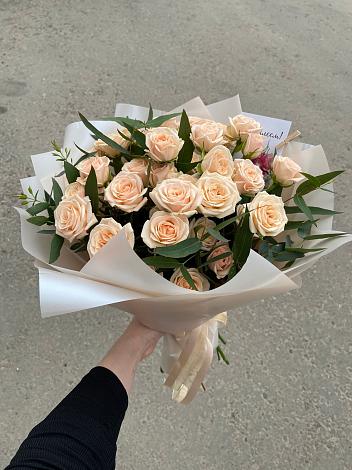 Букет Кремовые розы Латте в Белая глина