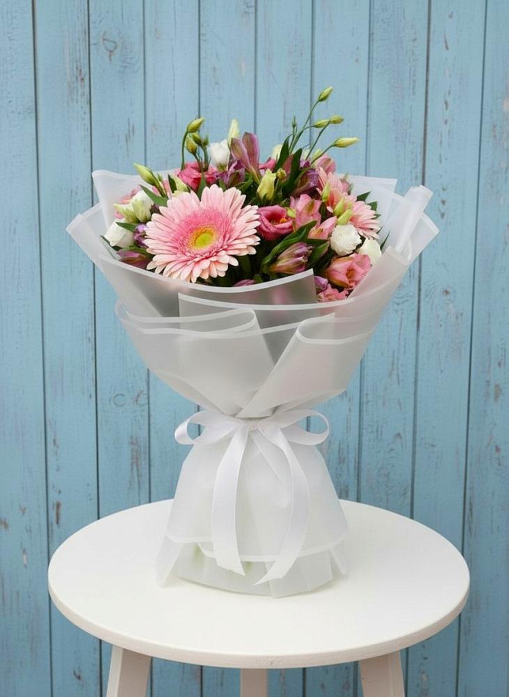 Букет цветов из: Герберы, Альстромерии и Лизиантусы в Белая глина