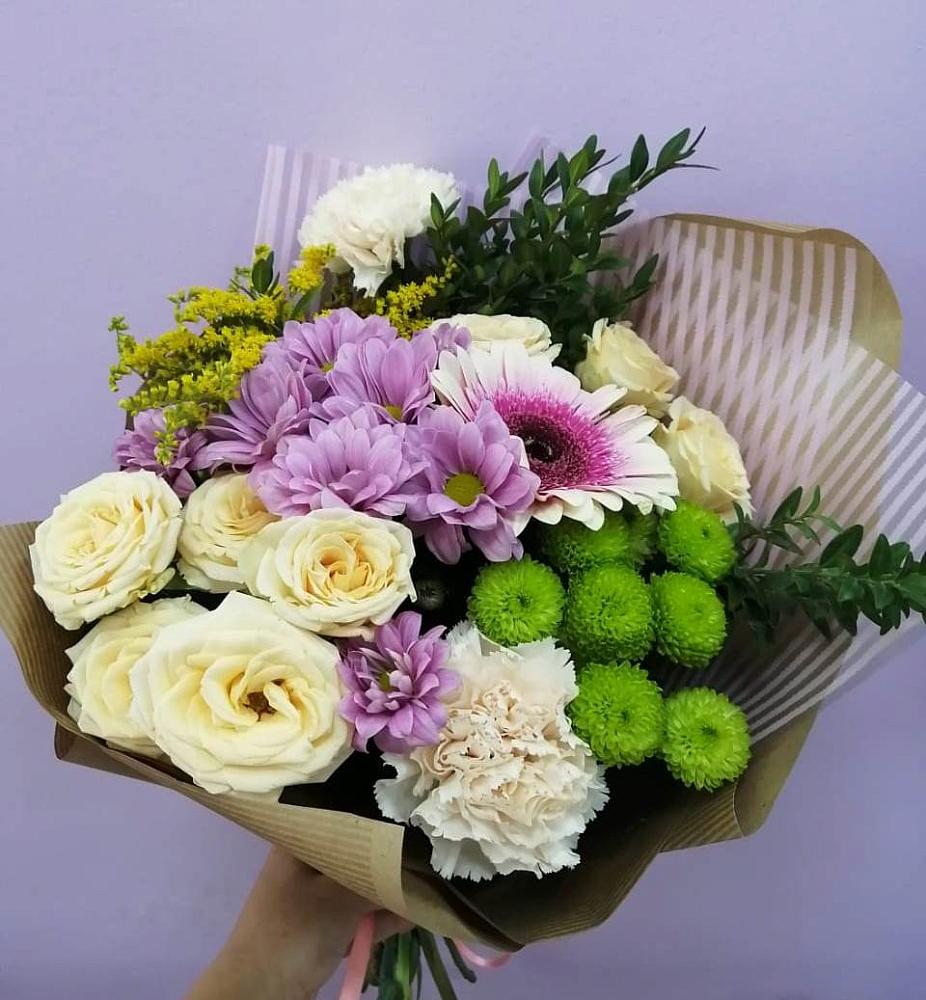 Букет цветов из: Хризантемы, Розы, Гвоздики и Герберы в Белая глина