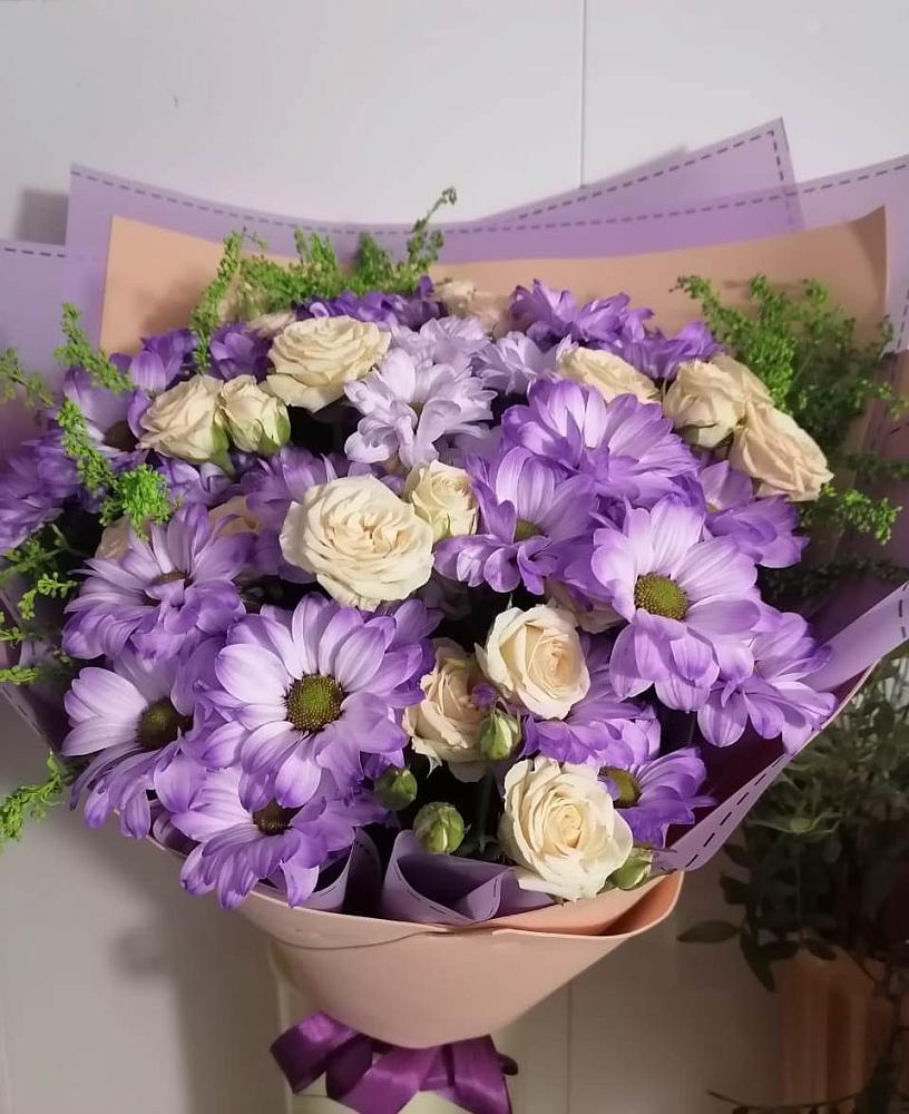 Букет цветов из: Хризантемы и Розы в Белая глина