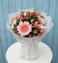 Букет цветов из:  Герберы, Альстромерии и Лизиантусы в Белая глина