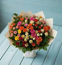 Букет Микс из разноцветных кустовых роз в Белая глина