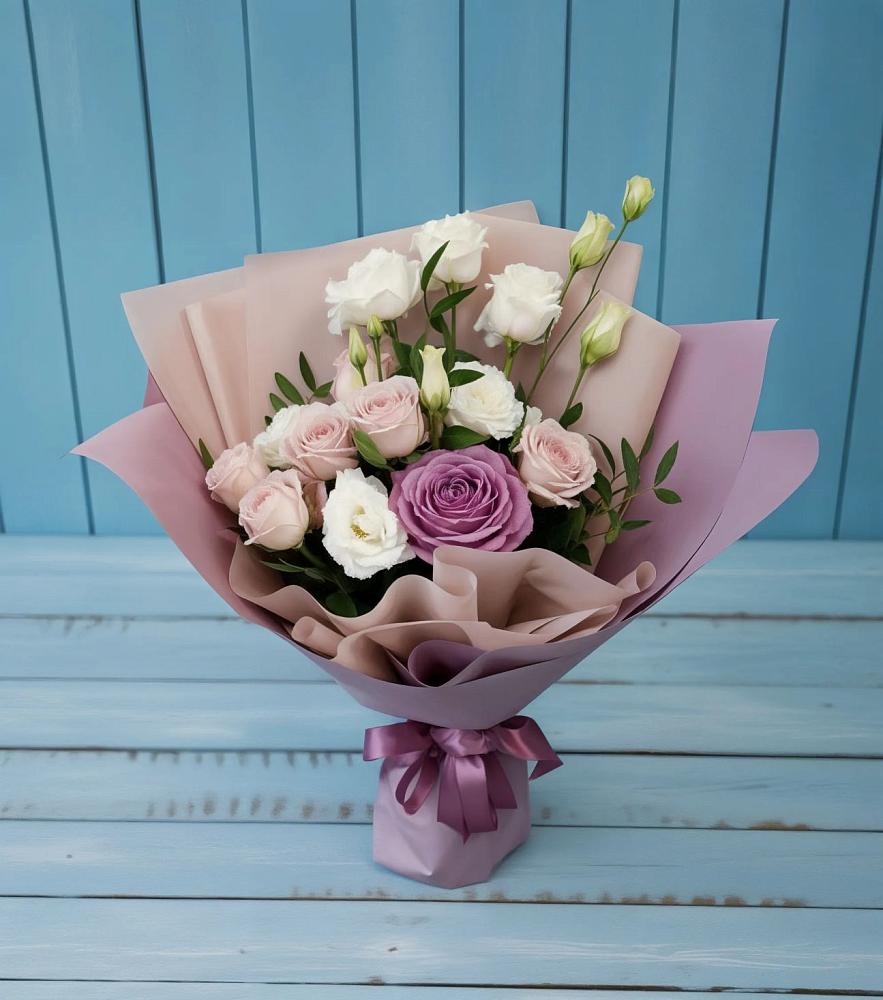 Букет цветов из: Розы и Лизиантусы в Белая глина